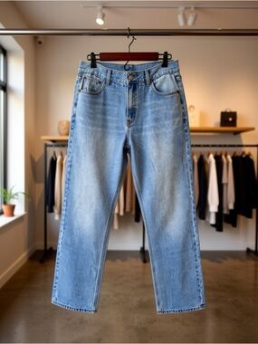 NWOT Light Wash High Rise Straight Leg Jeans 29” Inseam Vintage Style Denim
